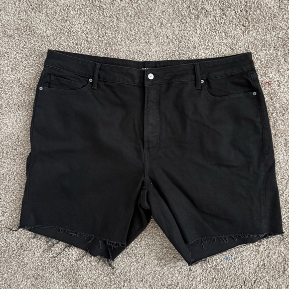 Old Navy Black High Rise O.G. Straight Jean Shorts Plus Size 3X Womens Casual - Picture 2 of 6